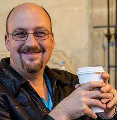 Hombre latino con piel blanca. Foto: Edgar Meraz